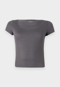 T-shirt gris à manches courtes avec un col rond, fabriqué à partir d'un tissu lisse et extensible. Présente un design ajusté et un logo discret.