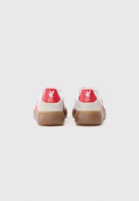 adidas Performance BARREDA DECODE ARSENAL UNISEX - Dvoranske nogometne kopačke - white/strawberry red/gum