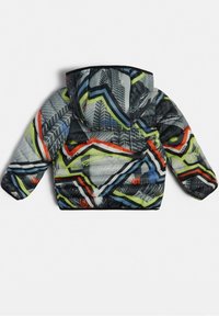 Kurtka ocieplana z wielokolorowym, geometrycznym wzorem w kolorach czarnym, zielonym, niebieskim i pomarańczowym. Posiada kaptur i teksturowaną powierzchnię.