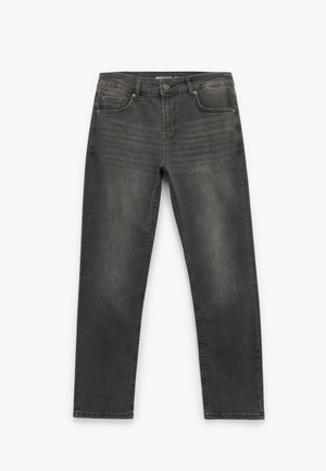 Grå denimjeans med lige ben, der har for- og baglommer, diskret slidte effekter og en klassisk knap- og lynlås-lukning.