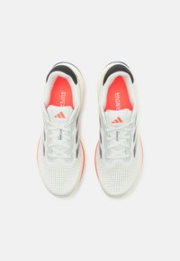 adidas Performance SUPERNOVA RISE - Tenisice za cestovno trčanje - crystal jade/carbon/solar red
