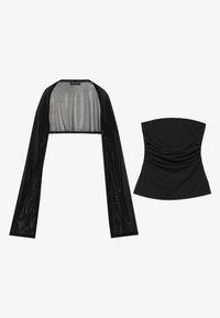 Svart mesh långärmad cardigan i kombination med en åtsittande, kort svart tube-top med rynkade detaljer. Båda plaggen har en slät yta.