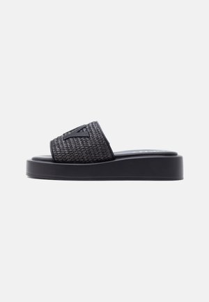 ONDARA PLATFORM SLIDE - Tagant lahtised kingad - black