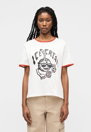 CHERRY RINGER - Trükipildiga T-särk - white