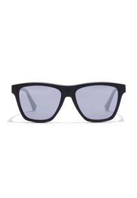 Ochelari de soare din plastic negru cu o formă geometrică, lentile gri cu tentă, margine superioară plată și design minimalist. Temele ajustabile.