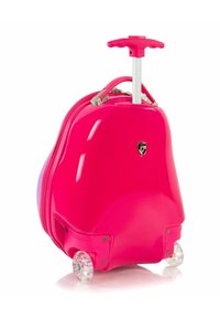 Valigia rigida di colore rosa brillante con manico retrattile e ruote trasparenti. Presenta una chiusura con zip e un logo sulla parte frontale.