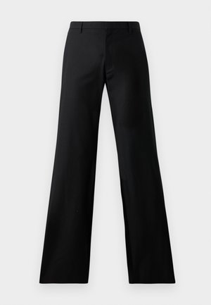 Pantalons larges noirs fabriqués à partir d'un tissu lisse. Dotés d'une taille mi-haute et de plis à l'avant, offrant une silhouette ajustée.