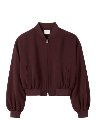 Veste bomber bordeaux avec fermeture éclair à l'avant, poignets et ourlet côtelés, et manches bouffantes. Comprend deux poches latérales et une texture lisse.