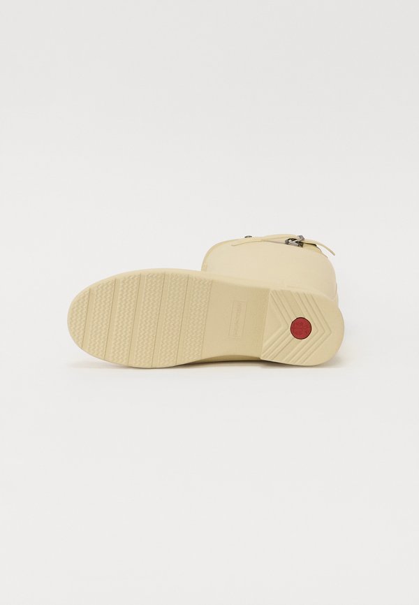 REFINED  - Wellies - gravel3