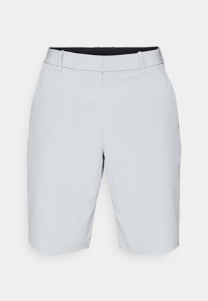 Calções cinza-claro feitos de um tecido leve; apresentam frente lisa, dois bolsos laterais e uma cintura suave para conforto.