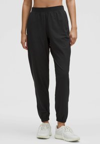 - Spodnie treningowe