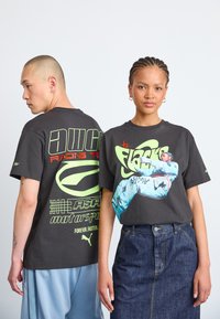 Puma - A$AP ROCKY FLACKO DRIVE TEE UNISEX - Print T-shirt - black Thumbnail Image 1