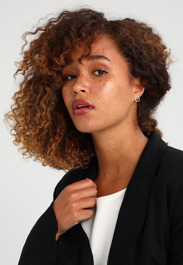 Damen Halsketten | Pilgrim EARRINGS LIV Ohrringe gold-coloured/goldfarben - GF86852 Damen Halsketten | Pilgrim EARRINGS LIV Ohrringe gold-coloured/goldfarben - GF86852