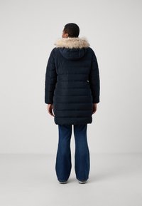 Tommy Hilfiger Curve TYRA HERITAGE COAT - Dunkåpe / -frakk - desert sky