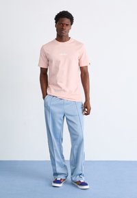 Ellesse OLLIO TEE - Paprasti marškinėliai - pink