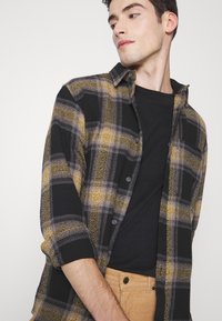 Jack & Jones JORDISTORT SHIRT - Camisa - asphalt