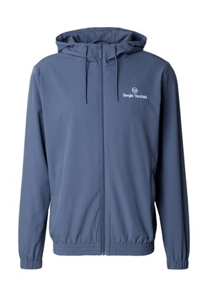 Blauwe herenjas met rits, gemaakt van lichtgewicht stof. Voorzien van een capuchon, elastische manchetten en een logo aan de voorkant. Gladde textuur, minimalistisch ontwerp.