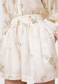 Thumbnail Image 8