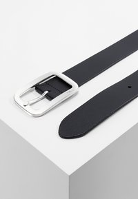 s.Oliver Riem - black