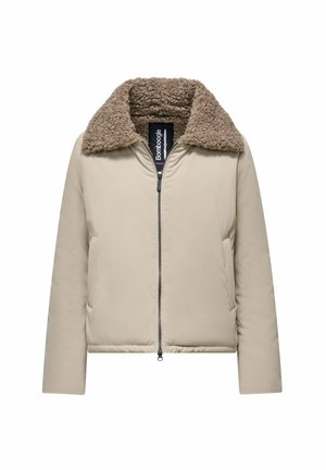 Beige gewatteerde jas met een harige bruine kraag, ritssluiting en zijzakken. Glad buitenmateriaal met een licht gewatteerde textuur.