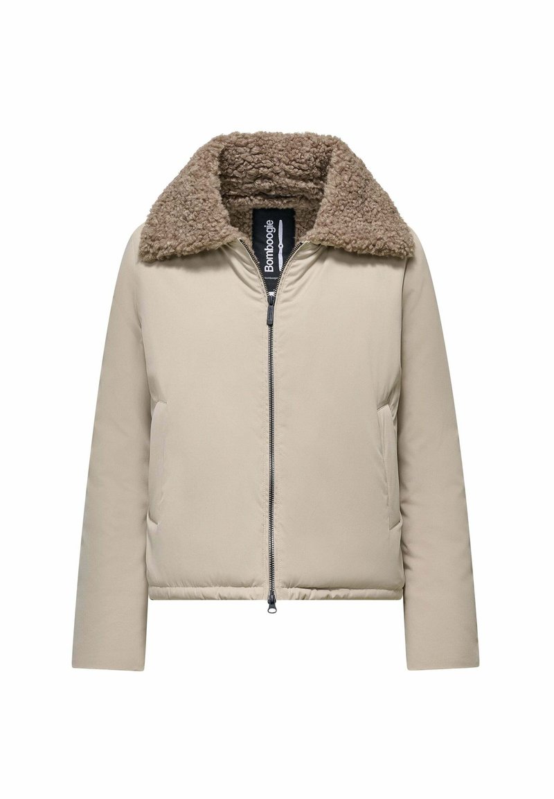 Giacca puffer beige con colletto marrone peloso, chiusura con zip e tasche laterali. Tessuto esterno liscio con una consistenza leggermente imbottita.