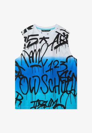 Canottiera bianca senza maniche con un gradiente blu, decorata con grandi testi in stile graffiti neri e pattern a goccia. Realizzata in materiale sintetico.
