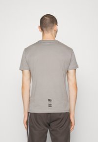 EA7 Emporio Armani Pamata T-krekls - grigio chiaro