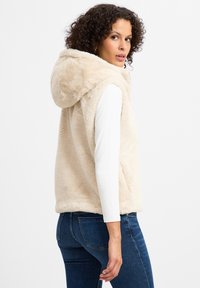 Marie Lund Veste sans manches - beige