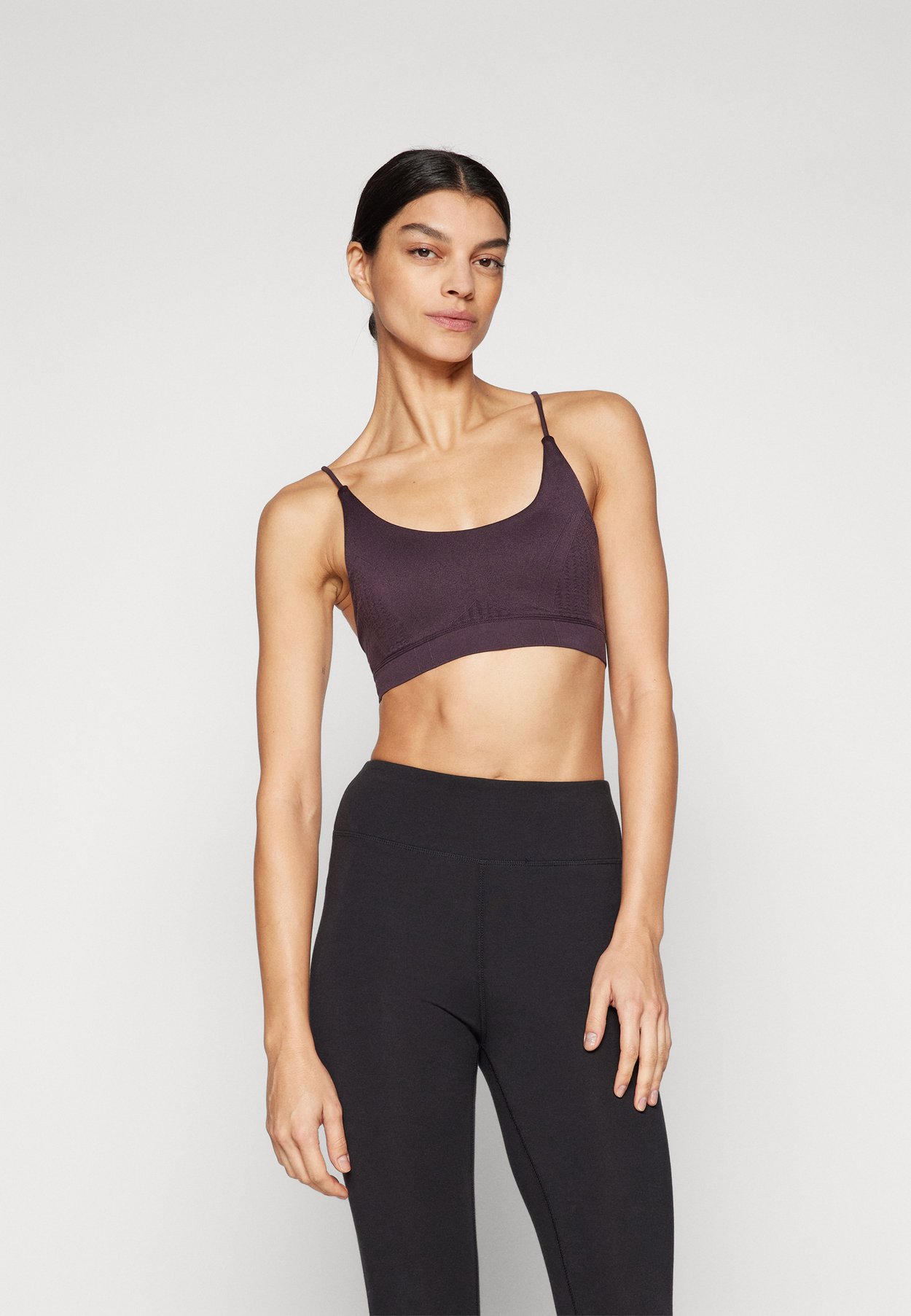 LOW IMPACT SEAMLESS STRAPPY BRA