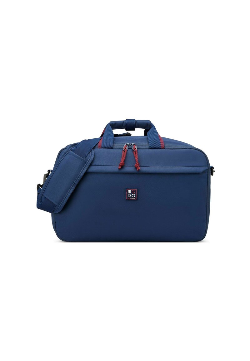 Borsa da viaggio blu navy realizzata in tessuto resistente, dotata di due manici superiori, una tracolla removibile e dettagli in zip rossi.