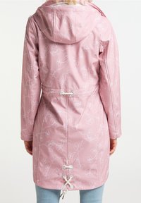 Rosa vattentät jacka med vita blommönster, försedd med huva, justerbar dragsko i midjan och silverdetaljer.