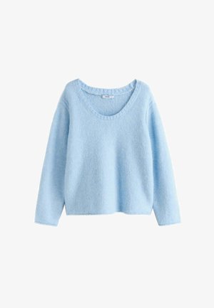 Világoskék, puha, texturált pulóver széles kerek kivágással és hosszú ujjal. Bolyhos anyagból készült, bordás részletekkel a nyakvonal körül.