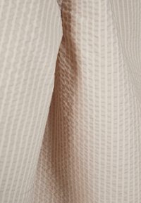Thumbnail Image 10