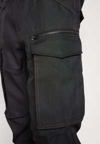 G-STAR ROVIC ZIP TAPERED - Cargo hlače - black
