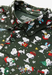 Next CHRISTMAS REGULAR FIT - Pólóing - green snoopy
