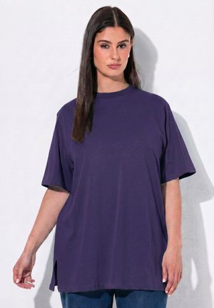 Ulla Popken, CREW NECK SHORT SLEEVE TEE - Basic T-shirt - deep violet
