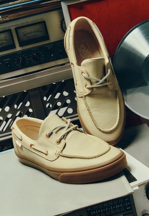 Vans 2-EYELET BOAT SHOE UNISEX - Scarpe da barca - leather tan