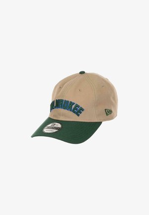 New Era, MILWAUKEE BUCKS NBA TEAM CAMEL 9TWENTY UNSTRUCTURED - Cap - grün