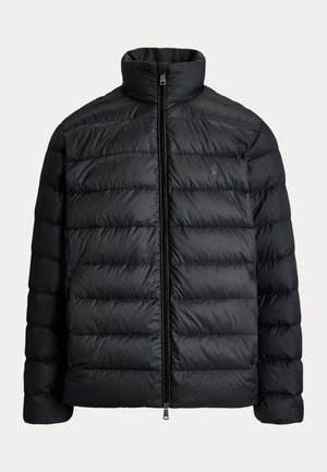 Veste matelassée noire avec col montant, fermeture éclair complète sur le devant, manches longues et petit logo brodé sur la poitrine gauche.