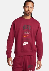 Nike Sportswear CLUB CREW STACK - Sudadera - rotorange