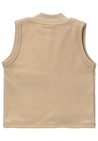 Beige ärmelloses Tanktop aus weichem Stoff, mit hohem Kragen und sauberen Kanten sowie sichtbaren Nähten an den Armlöchern und dem Saum.