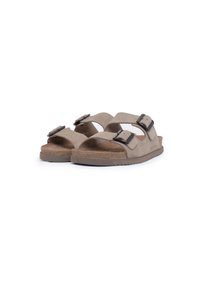Sandali in suede marrone chiaro con due cinturini regolabili e fibbie nere. Plantare in sughero testurizzato e suola in gomma per una buona aderenza.