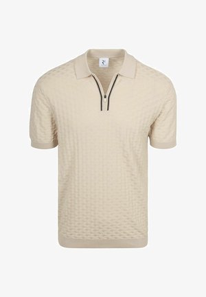 Beiges Poloshirt mit kurzen Ärmeln, strukturiertem Muster und halbem Reißverschluss vorne mit schwarzem Besatz an den Reißverschlussseiten.