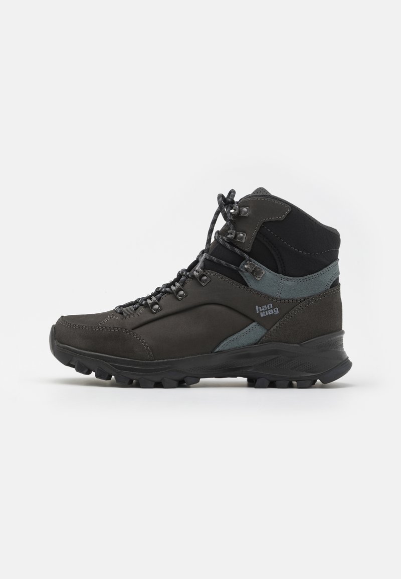 Buty trekkingowe z czarną i szaro-syntetyczną cholewką, wzmocnionym czubkiem, sznurowaną konstrukcją, wyściełanym kostką oraz wytrzymałą podeszwą dla lepszej przyczepności.