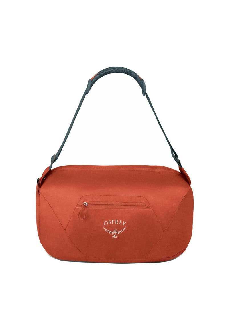 Borsa a tracolla rossa in tessuto con una tracolla grigia testurizzata, tasca con zip sul lato e un logo bianco sul davanti. Finitura in tessuto liscia.