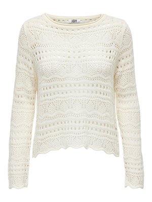 Jersey de punto de manga larga color crema con intrincados patrones de ganchillo y dobladillo con bordes ondulados, etiquetado "JDY" en el interior del cuello.