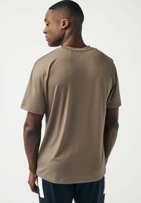 Next ACTIVE TEXTURED STANDARD - Paprasti marškinėliai - sand