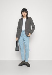 Pieces PCBOZZY - Blazer - magnet