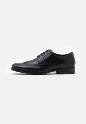 Clarks Derbies & Richelieus - black