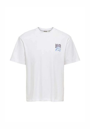 T-shirt blanc à manches courtes avec col rond, orné d'un petit motif abstrait bleu et noir sur la partie gauche de la poitrine.